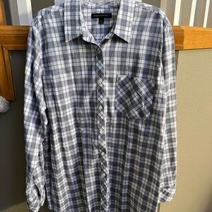 Banana Republic Women’s Gray and White Plaid Shirt Size Large